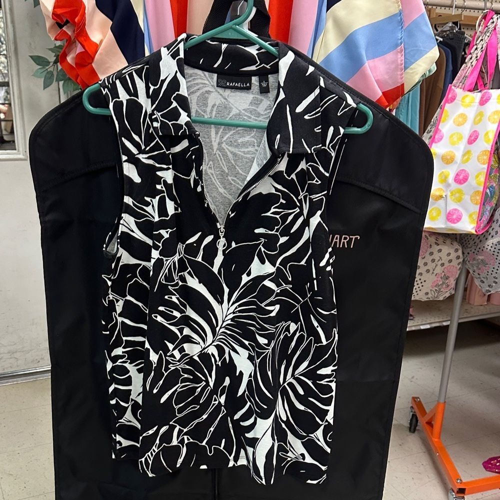 Chausella Monochrome Leaf Print Tank Top